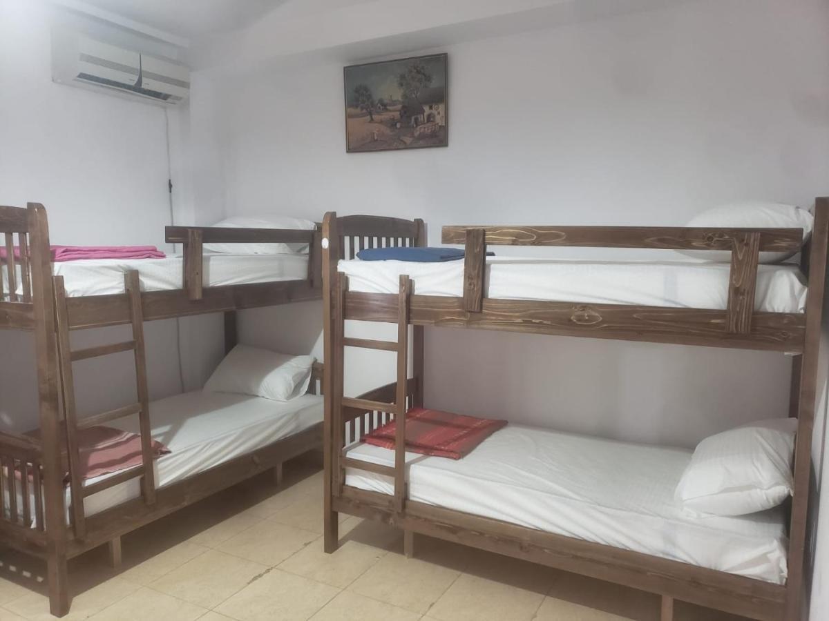 Hostel Split Rock Тирана Экстерьер фото