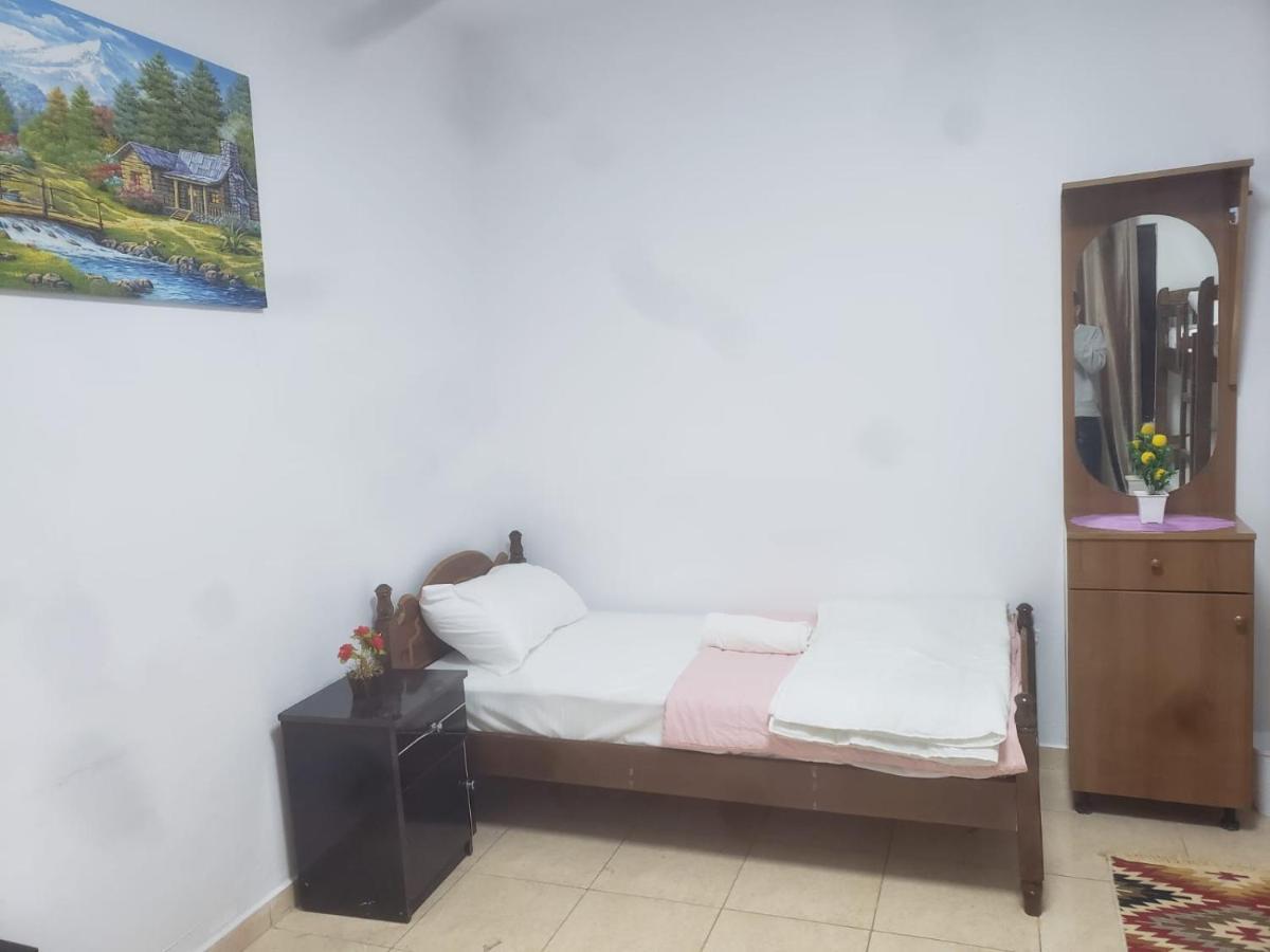 Hostel Split Rock Тирана Экстерьер фото
