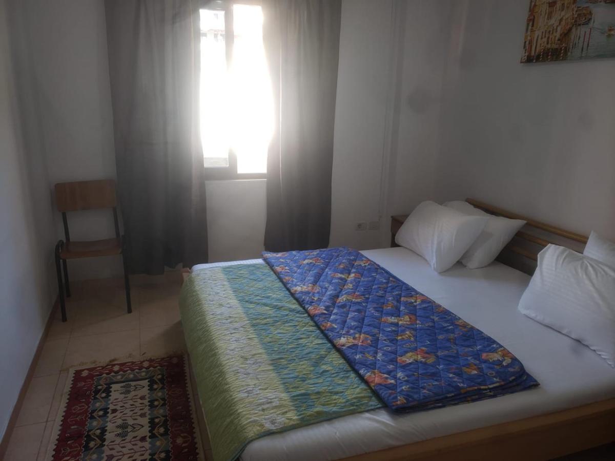 Hostel Split Rock Тирана Экстерьер фото