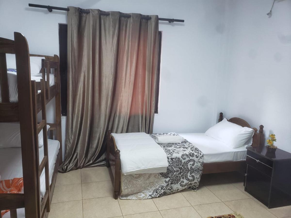 Hostel Split Rock Тирана Экстерьер фото