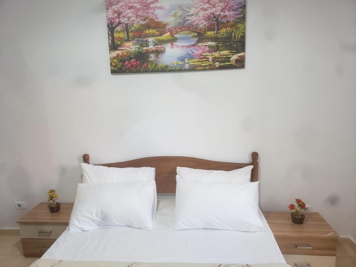 Hostel Split Rock Тирана Экстерьер фото