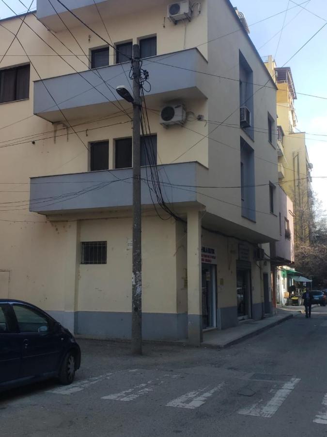 Hostel Split Rock Тирана Экстерьер фото