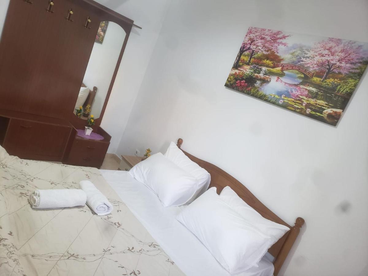 Hostel Split Rock Тирана Экстерьер фото