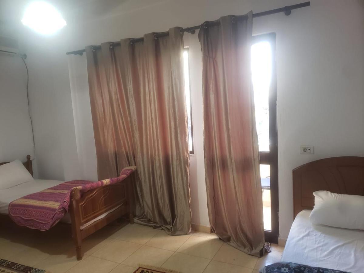 Hostel Split Rock Тирана Экстерьер фото