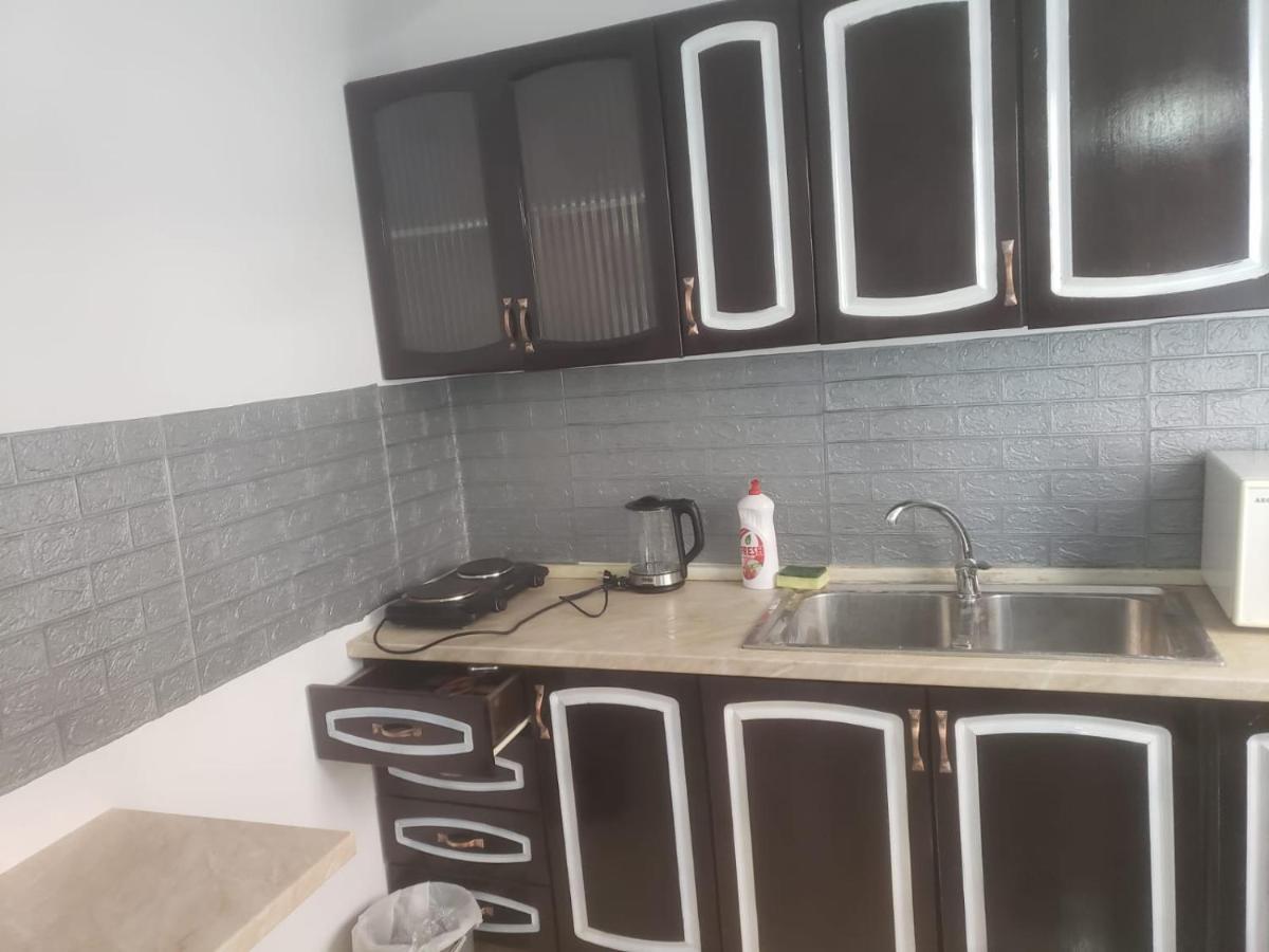 Hostel Split Rock Тирана Экстерьер фото